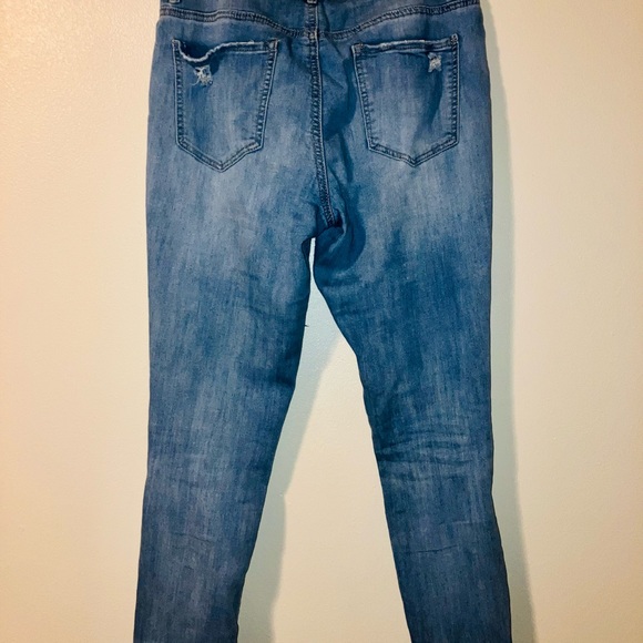 Almost Famous Distressed Jeans - Picture 3 of 5